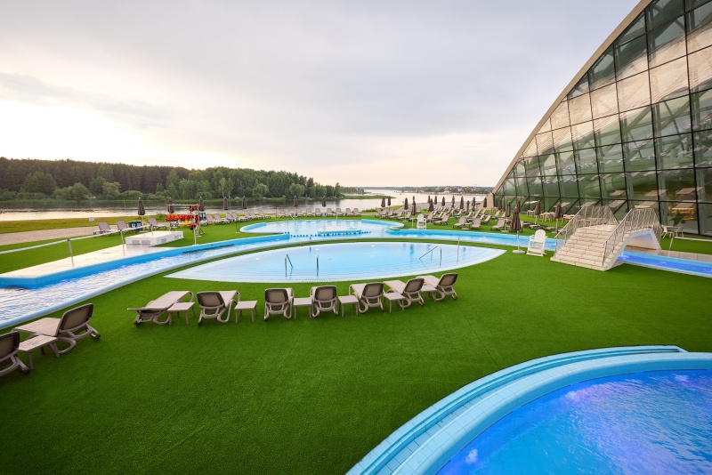 ОТКРЫТЫЙ БАССЕЙН АКВАТЕРРАСА /  AQUATERRACE OUTDOOR POOL
