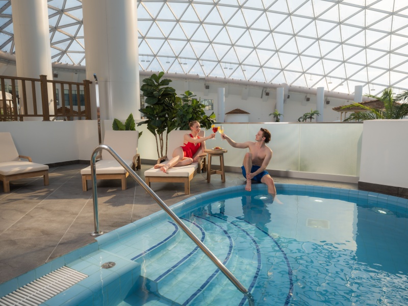 Частный гидромассажный бассейн для гостей вилл / private hydromassage pool for the villas guests only 