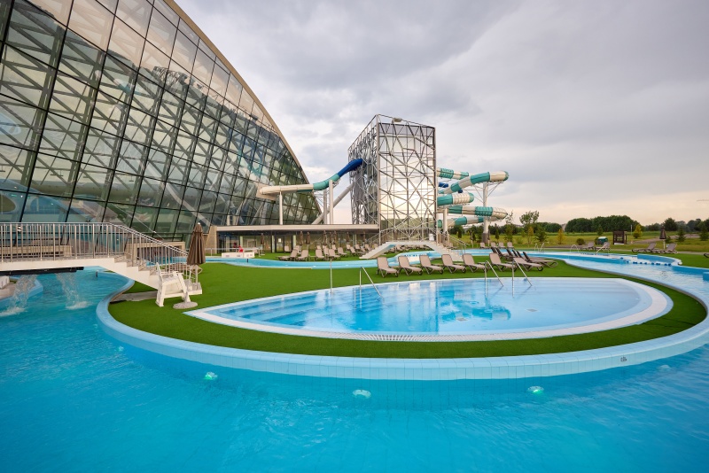 ОТКРЫТЫЙ БАССЕЙН АКВАТЕРРАСА /  AQUATERRACE OUTDOOR POOL