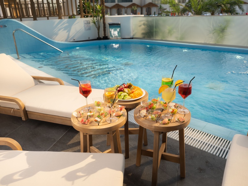 Частный гидромассажный бассейн для гостей эксклюзивной виллы / private hydromassage pool for the exclusive villa guests only 